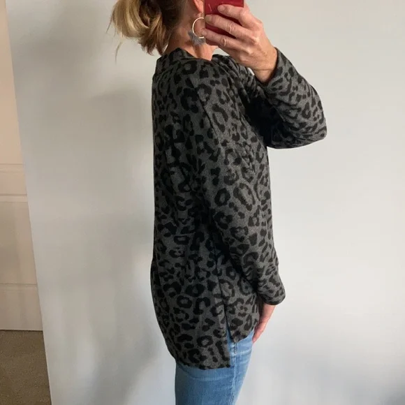 Long Sleeve Animal Print Tunic Top - Picture 4 of 7